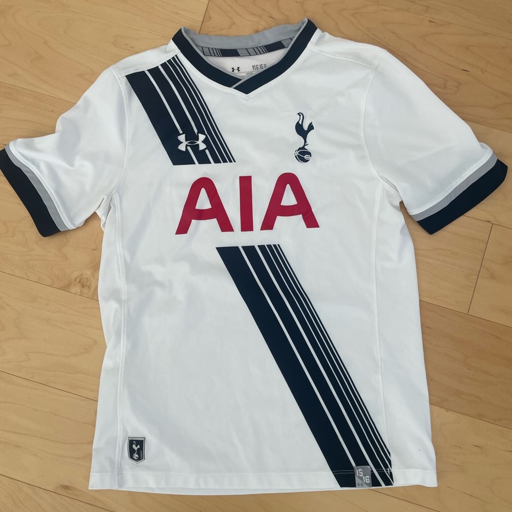 Under Armour Kids White and Navy Soccer Jersey Rare 2015 Collector Jersey